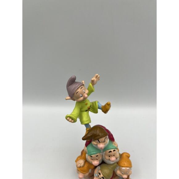 Vintage Snow White and the Seven Dwarfs Pyramid PVC Figure Special Addition - Picture 3 of 7